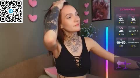 Selena online show from November 17, 2025, 1:55 am