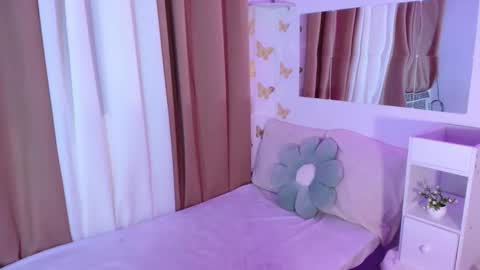 Snapshot of selenareyes chatting on September 14, 2025, 8:41 pm JC online show from September 14, 2025, 8:41 pm