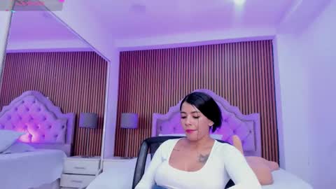 selenastonne online show from November 8, 2025, 9:46 pm