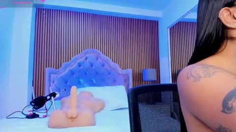 selenastonne online show from November 16, 2025, 8:14 pm