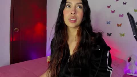 Snapshot of selene_e chatting on December 19, 2024, 3:07 am Karol. online show from December 19, 2024, 3:07 am