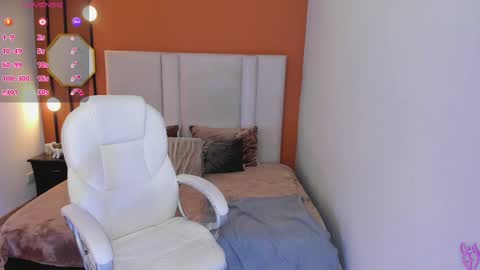 Snapshot of selene_e chatting on September 25, 2025, 8:45 pm Karol. online show from September 25, 2025, 8:45 pm