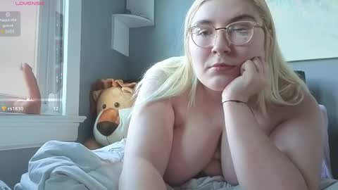 Snapshot of selenebaby chatting on April 19, 2026, 10:56 pm Selene online show from April 19, 2026, 10:56 pm