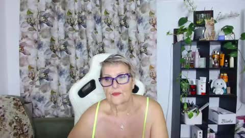 Snapshot of selenna57 chatting on January 22, 2025, 6:52 pm Selenna online show from January 22, 2025, 6:52 pm