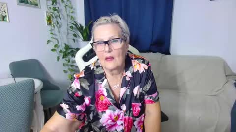 Snapshot of selenna57 chatting on November 26, 2025, 6:31 pm Selenna online show from November 26, 2025, 6:31 pm