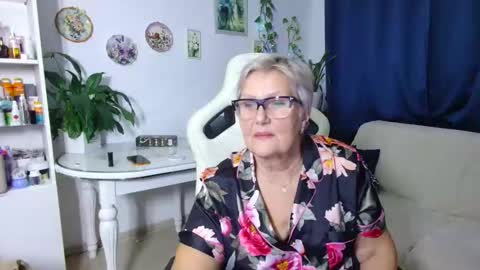 Snapshot of selenna57 chatting on December 2, 2025, 6:14 pm Selenna online show from December 2, 2025, 6:14 pm