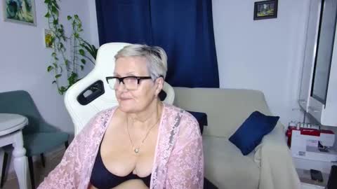 Snapshot of selenna57 chatting on December 13, 2025, 7:53 pm Selenna online show from December 13, 2025, 7:53 pm