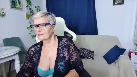 Snapshot of selenna57 chatting on December 15, 2025, 7:29 pm Selenna online show from December 15, 2025, 7:29 pm