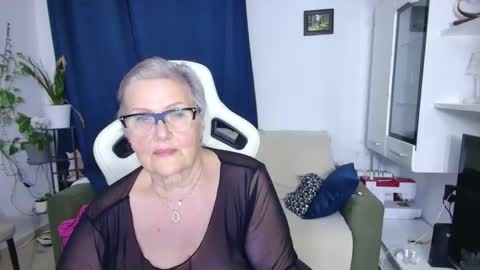 Snapshot of selenna57 chatting on April 18, 2026, 5:28 pm Selenna online show from April 18, 2026, 5:28 pm