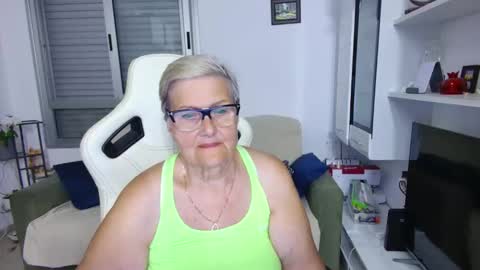 Snapshot of selenna57 chatting on May 15, 2026, 10:17 pm Selenna online show from May 15, 2026, 10:17 pm