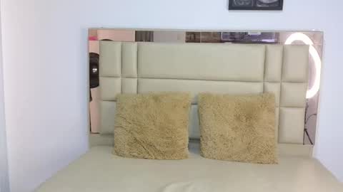 Snapshot of selennahot_ chatting on October 30, 2025, 11:33 am Selenna online show from October 30, 2025, 11:33 am