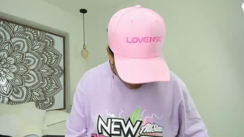 Snapshot of selket_ chatting on January 21, 2025, 11:03 am Selket online show from January 21, 2025, 11:03 am