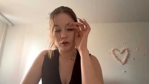 Snapshot of selmacalumag chatting on June 27, 2026, 8:08 am Lily online show from June 27, 2026, 8:08 am
