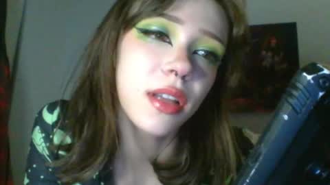 Snapshot of sendforesme chatting on January 19, 2025, 12:17 am goddess esme online show from January 19, 2025, 12:17 am