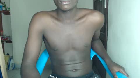 Snapshot of sensation_2 chatting on January 18, 2026, 3:21 am Charles online show from January 18, 2026, 3:21 am