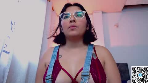 Snapshot of sensual_flame chatting on December 25, 2024, 10:48 pm Camille and sophie online show from December 25, 2024, 10:48 pm