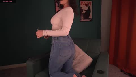 Snapshot of sensual_jassmine chatting on February 28, 2026, 6:09 pm Jasmine online show from February 28, 2026, 6:09 pm