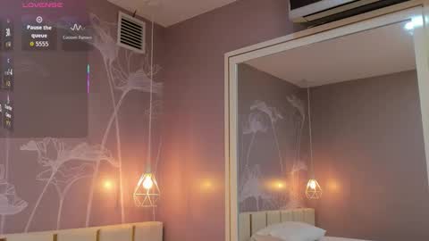 Sophie     online show from October 2, 2025, 10:11 am