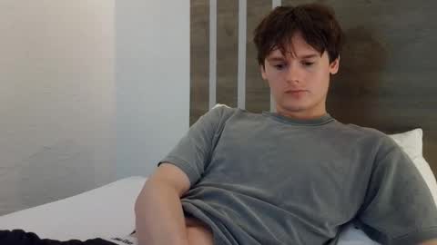 Snapshot of sensualalien chatting on December 3, 2025, 12:29 am Cam online show from December 3, 2025, 12:29 am