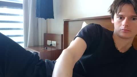 Snapshot of sensualalien chatting on December 17, 2025, 10:38 pm Cam online show from December 17, 2025, 10:38 pm