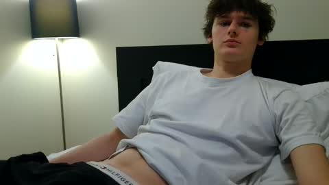 Snapshot of sensualalien chatting on January 16, 2026, 10:58 pm Cam online show from January 16, 2026, 10:58 pm