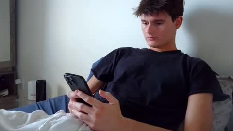 Snapshot of sensualalien chatting on April 13, 2026, 11:21 pm Cam online show from April 13, 2026, 11:21 pm