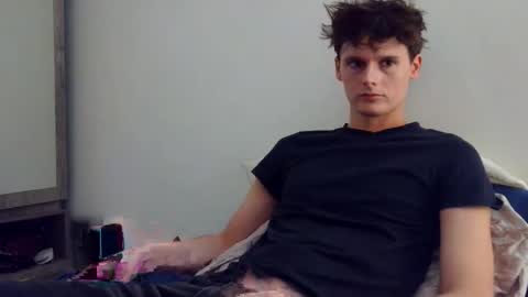 Snapshot of sensualalien chatting on April 17, 2026, 1:19 am Cam online show from April 17, 2026, 1:19 am