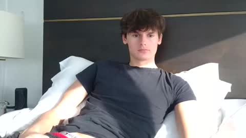 Snapshot of sensualalien chatting on June 8, 2026, 10:43 pm Cam online show from June 8, 2026, 10:43 pm