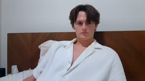 Snapshot of sensualalien chatting on June 29, 2026, 4:41 am Cam online show from June 29, 2026, 4:41 am