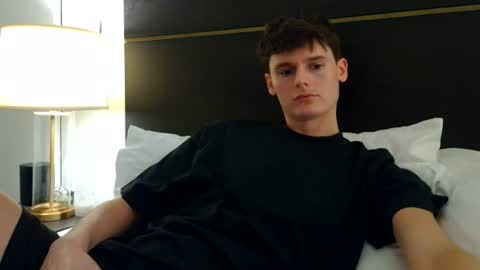 Snapshot of sensualalien chatting on August 1, 2026, 3:50 am Cam online show from August 1, 2026, 3:50 am