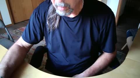 Snapshot of sensualgentlem chatting on September 26, 2025, 12:47 am Sensually Yours online show from September 26, 2025, 12:47 am