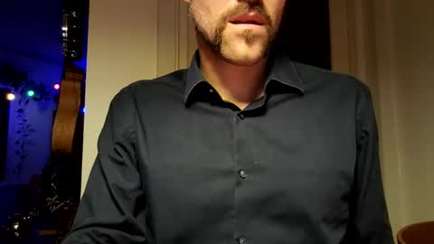 Snapshot of sensuasculine chatting on January 1, 2025, 1:15 am Matt online show from January 1, 2025, 1:15 am