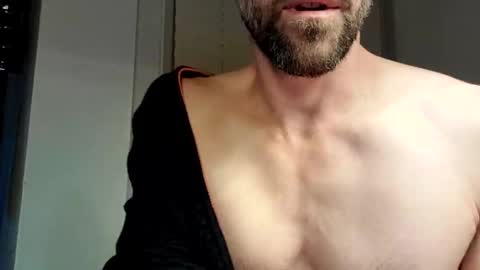 Snapshot of sensuasculine chatting on September 24, 2025, 10:35 pm Matt online show from September 24, 2025, 10:35 pm