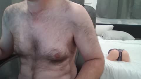 senyai40 online show from November 11, 2025, 4:07 pm