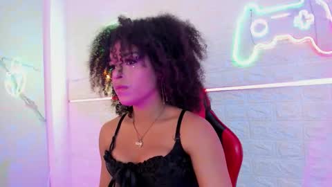 Snapshot of serena_fey chatting on December 3, 2025, 12:03 pm Serena online show from December 3, 2025, 12:03 pm