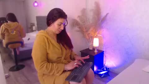 Snapshot of serena_houstonn chatting on June 24, 2026, 10:53 pm Serena online show from June 24, 2026, 10:53 pm