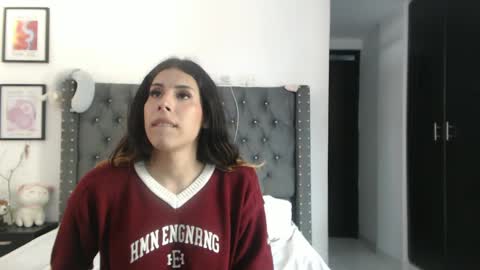 Snapshot of serenaroussee chatting on December 7, 2024, 9:44 pm sararoussee online show from December 7, 2024, 9:44 pm