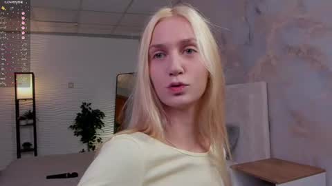 Snapshot of serenastile chatting on July 1, 2026, 10:17 am SerenaStile online show from July 1, 2026, 10:17 am