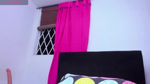 serenawilliam_ online show from November 23, 2025, 4:23 am