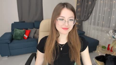 Snapshot of sereneflame chatting on February 5, 2025, 4:14 pm Ophelia online show from February 5, 2025, 4:14 pm