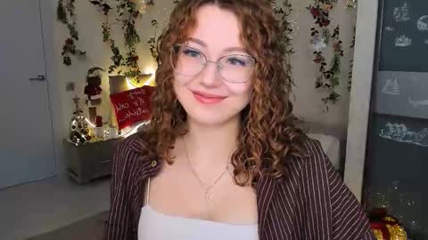 Snapshot of sereneflame chatting on December 14, 2025, 10:09 am Ophelia online show from December 14, 2025, 10:09 am