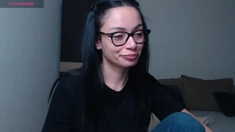 SereneSophi online show from April 18, 2026, 3:32 am