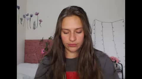 Snapshot of serenity_crystal chatting on December 21, 2024, 9:58 pm serenity_crystal online show from December 21, 2024, 9:58 pm