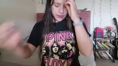 Snapshot of serenity_crystal chatting on December 26, 2024, 4:58 pm serenity_crystal online show from December 26, 2024, 4:58 pm