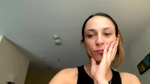 Snapshot of serenityroseee chatting on June 7, 2026, 6:22 pm serenityroseee online show from June 7, 2026, 6:22 pm