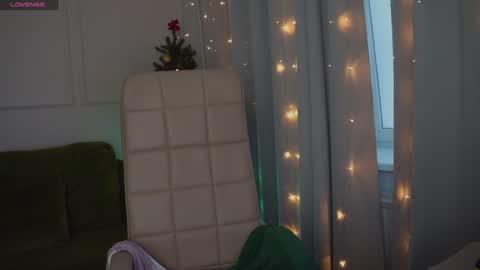 Hey Guys and Girls non-binary personalities  Im Sereta online show from December 19, 2024, 10:34 am