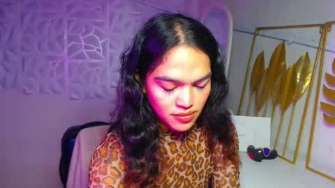 Bella online show from December 1, 2025, 4:01 pm