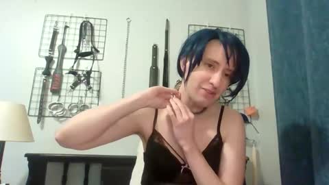 Servile Sarah online show from April 7, 2026, 11:59 pm