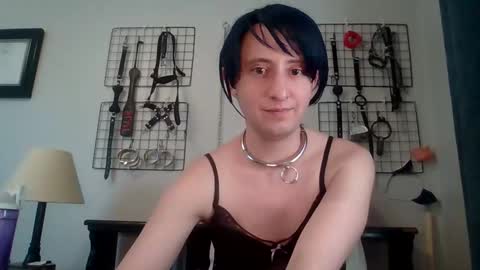 Servile Sarah online show from April 21, 2026, 9:17 pm