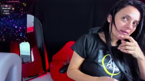 LUCERO online show from November 5, 2025, 4:01 am